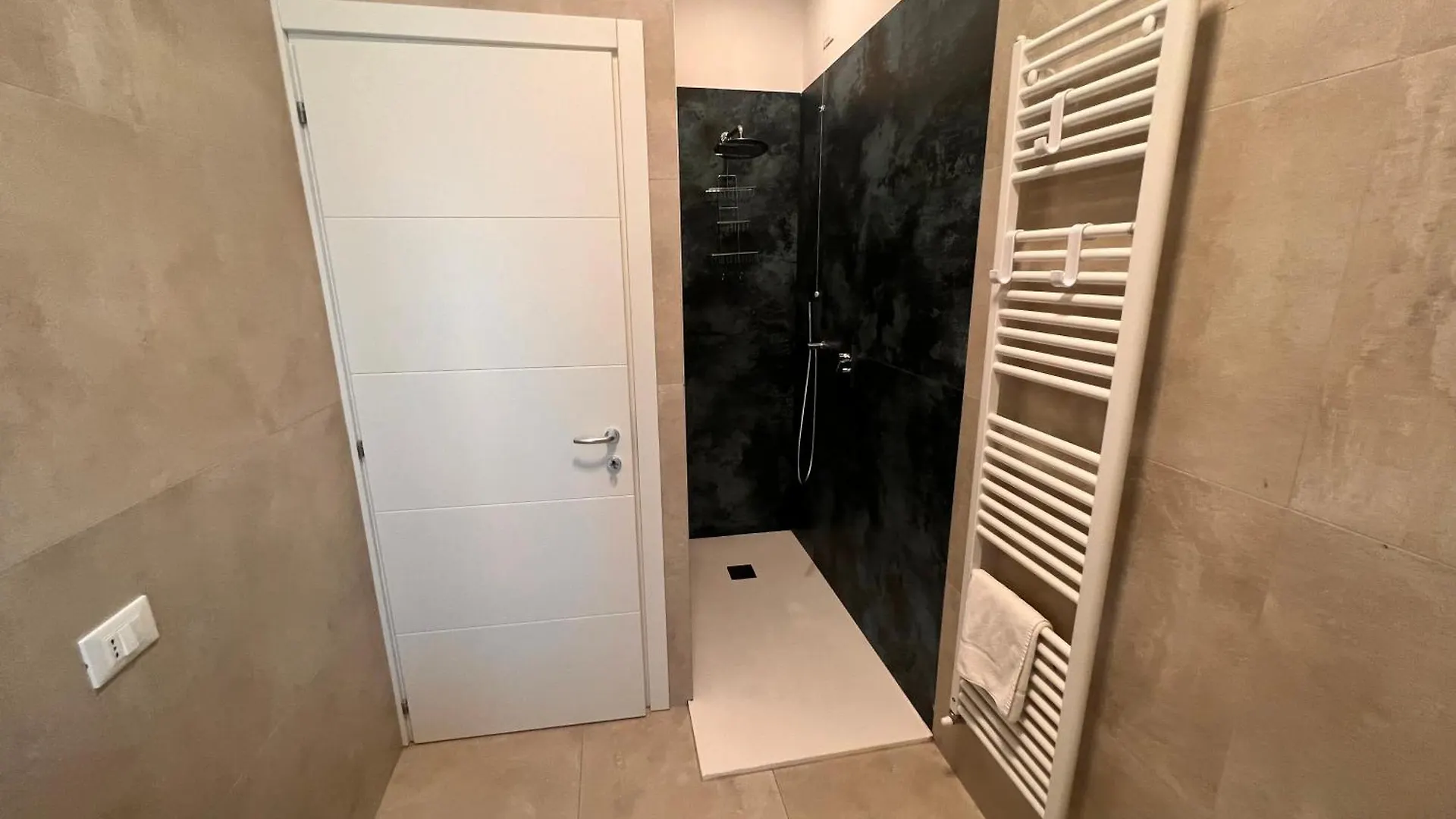10 Minutes B&B Bed & Breakfast  Верона