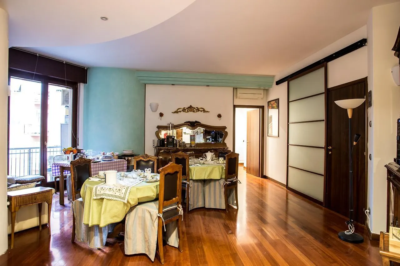 10 Minutes B&B Bed & Breakfast 2*, Verona Italy